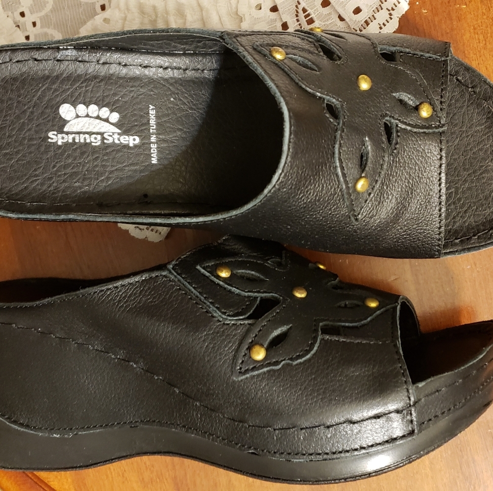New Black SpringStep Sandals